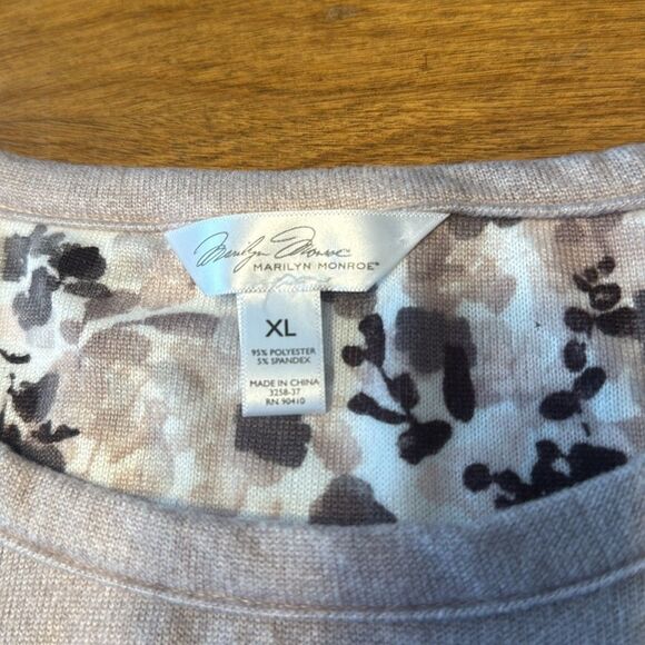 Marilyn Monroe Lavender Long Sleeve Pajama Top - Picture 2 of 8